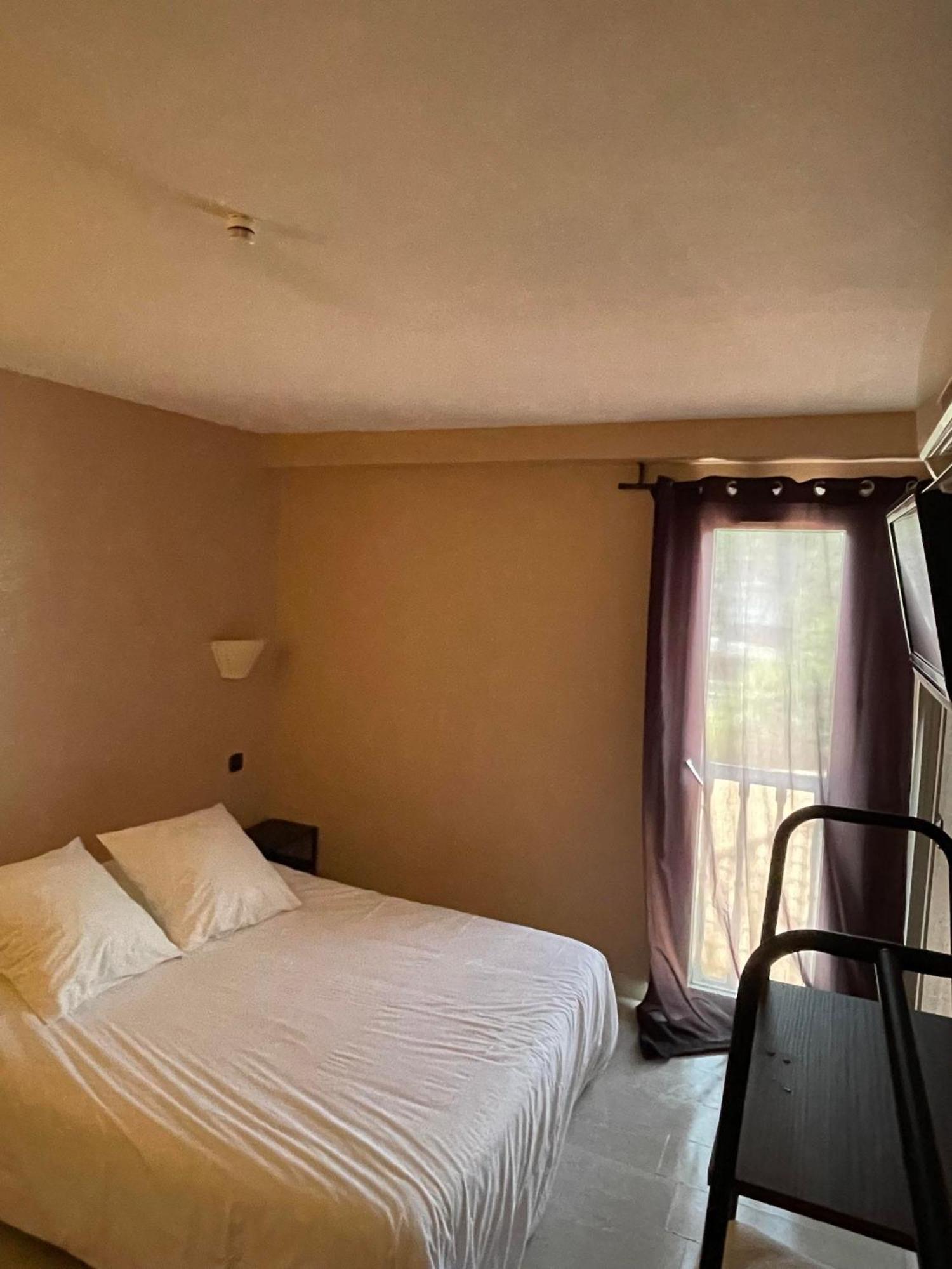 Hotel & Restaurant Le Mejean - Parc Des Expositions ラット エクステリア 写真